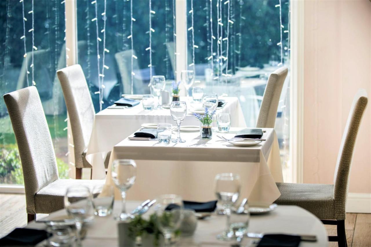 Astley Bank Hotel Дарвэн Экстерьер фото